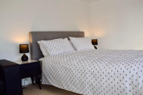 Cosy 3 Bedroom Apartment In Trendy Haberfield, Sydney